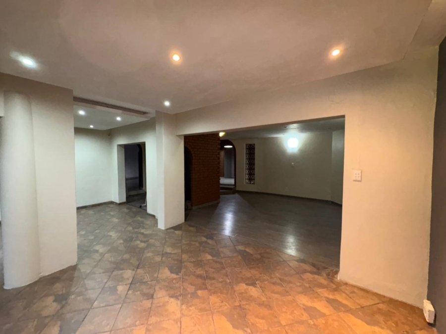 6 Bedroom Property for Sale in Safari Gardens North West